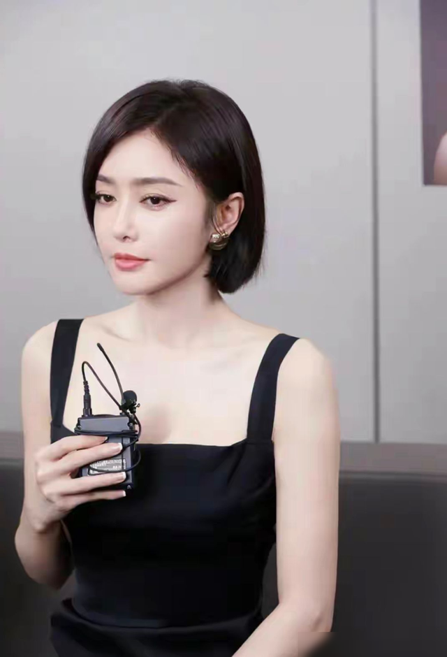 今年火了一种发型叫“肩上一刀切”,洋气减龄显脸小,明星也上头