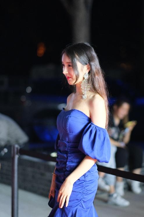 何沐蓉新戏杀青受邀2021中国国际时装周闭幕式大秀