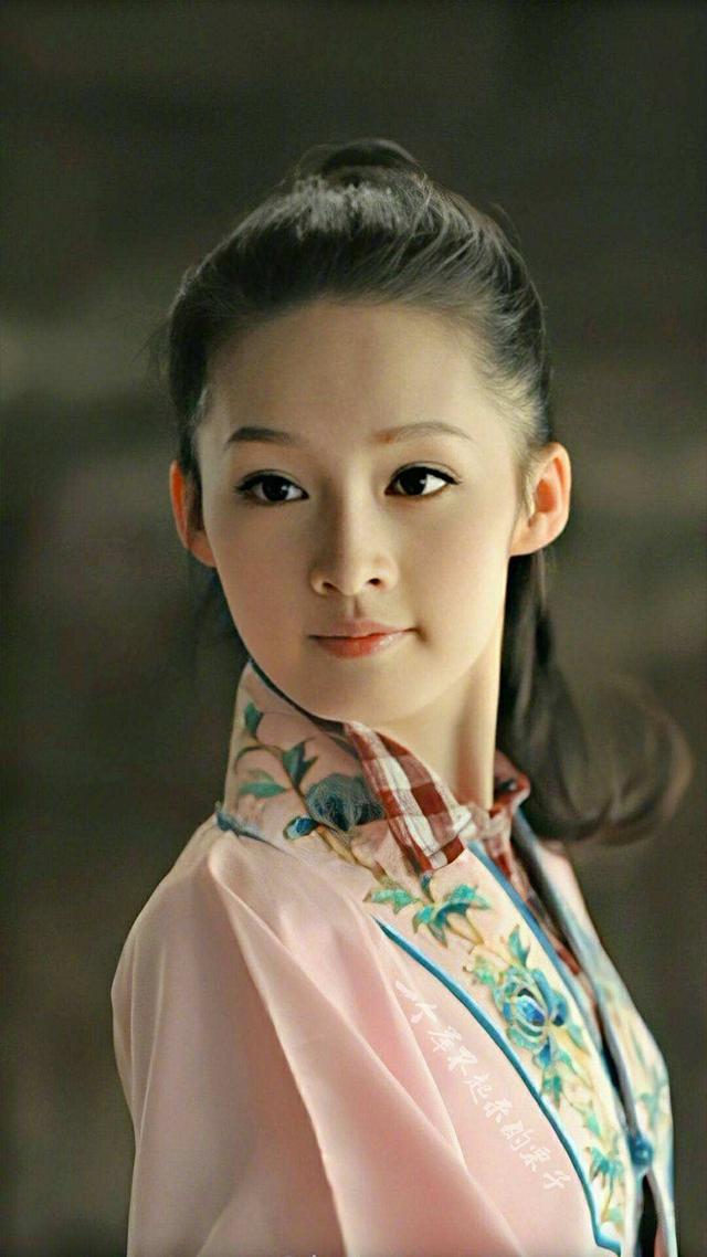 “笨蛋美人”李沁：与杨洋合影十指紧扣，被王大陆冒犯却不敢反抗