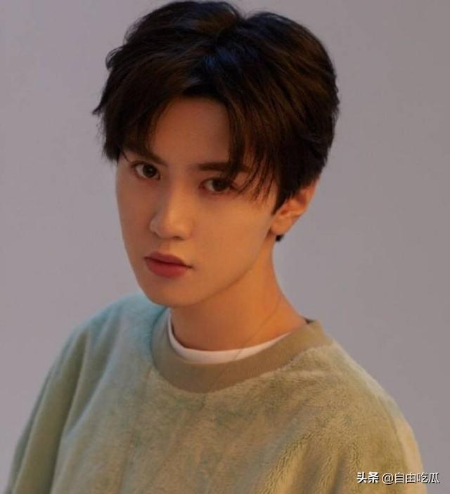 陈哲远与女生同游，后援会否认恋情，曾称想到粉丝就不好意思恋爱