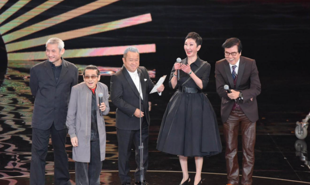 79岁再拿金像奖，生于广西身高不足一米五，他缘何成香港影坛大佬