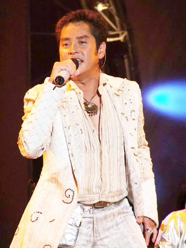 著名歌手谭咏麟：为了生一个儿子，他在发妻与红颜知己之间挣扎