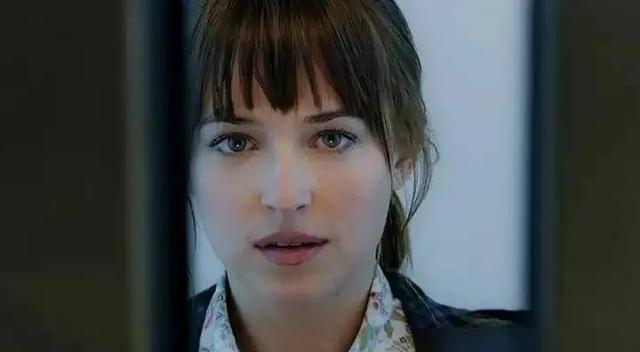 从“金球小姐”到实力派演员：达科塔·约翰逊的逐梦之旅