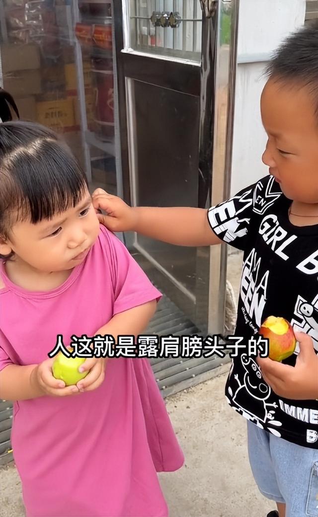 “青梅竹马”小馨馨：闺女跟超市儿子成朋友，连亲妈都磕起CP