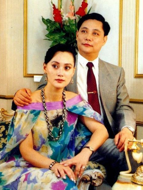 刘奕君：人生低谷期净身出户，二婚娶小娇妻终获幸福