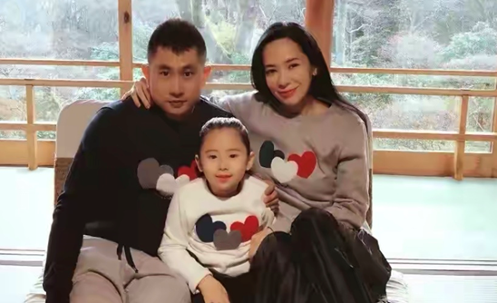 港台明星突然衰老：舒淇白发苍苍李克勤满脸皱纹，郭羡妮一口乱牙