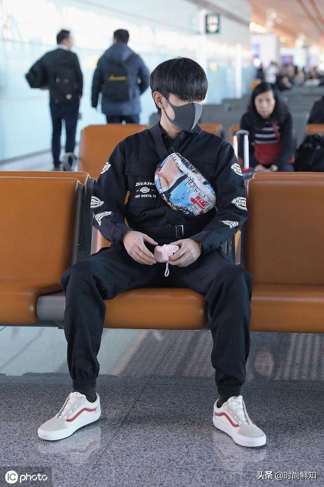 “眼神杀”！靖佩瑶黑色look帅气有型，眼神犀利秒控全场