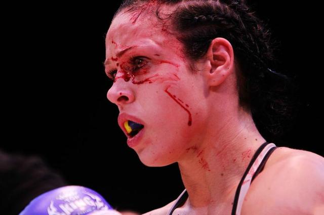 昆仑决擂台上的女性元素 巾帼英雄美女宝贝斗艳