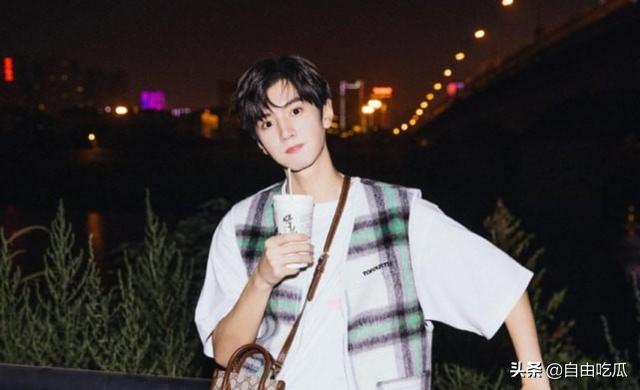 陈哲远与女生同游，后援会否认恋情，曾称想到粉丝就不好意思恋爱