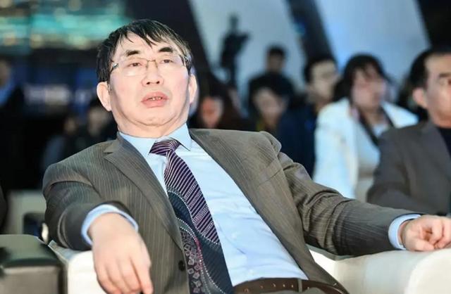 王静，抛弃一切和聂卫平结婚，离婚后独自抚养儿子，66岁孤身一人