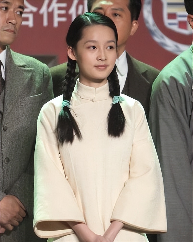 “笨蛋美人”李沁：与杨洋合影十指紧扣，被王大陆冒犯却不敢反抗