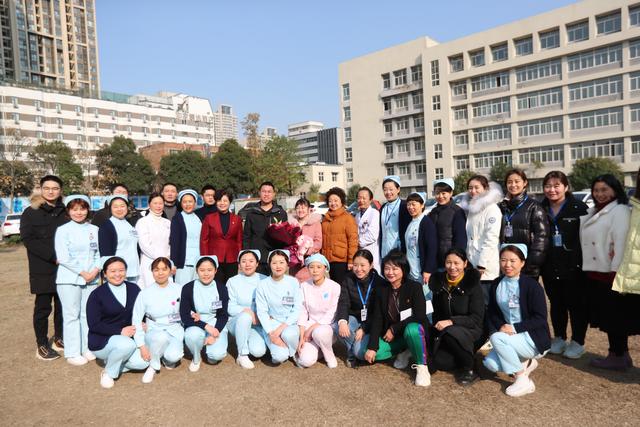 笑中带泪！郑州市两名支援武汉的抗疫英雄结婚了