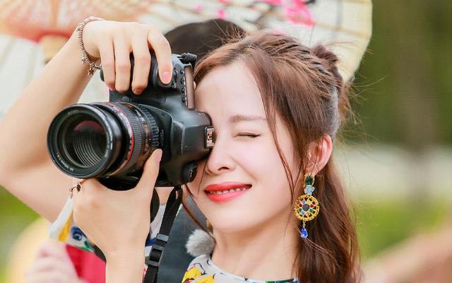 干爹陈道明干哥佟大为，在男人堆里游刃有余，“顶级绿茶”现行记