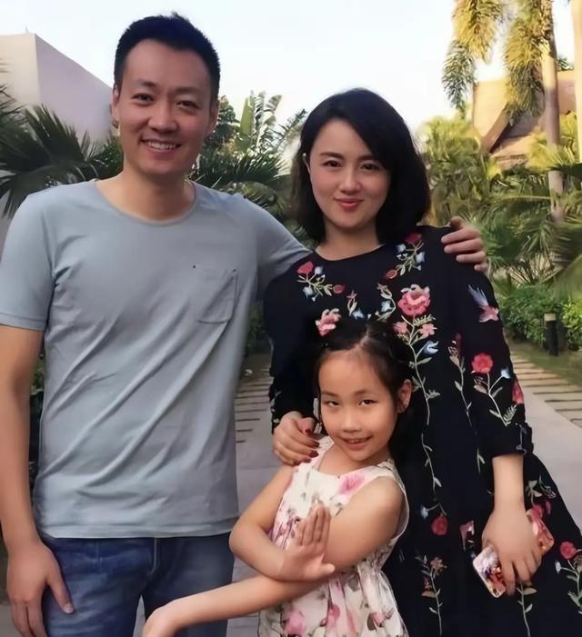 深藏不露：这几对夫妻竟然都是国家一级演员，有的是从校服到婚纱