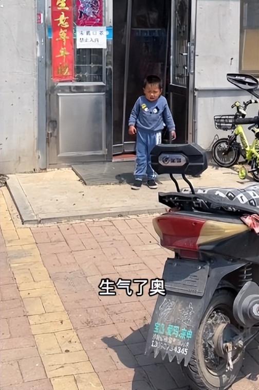 “青梅竹马”小馨馨：闺女跟超市儿子成朋友，连亲妈都磕起CP