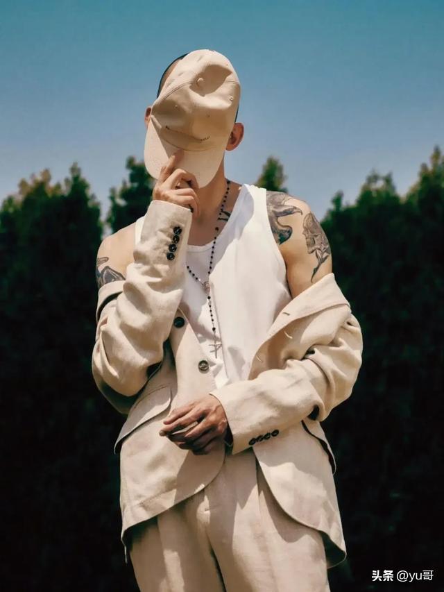 韩国男模朴成镇拍摄夏日写真集，潇洒不羁的帅气散发着荷尔蒙气息