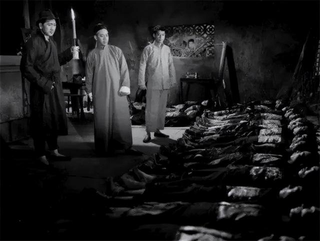 湘西最后一位赶尸人，真实还原恐怖赶尸场景，并上演死鸡复活术