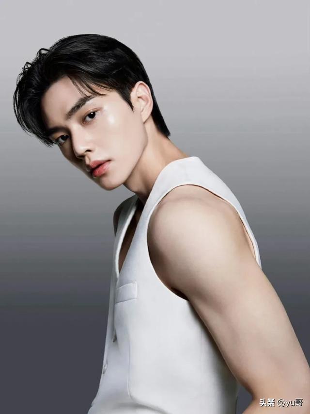 韩国演员宋江即将入伍并分享剃头照，仍然是帅气阳光大男孩