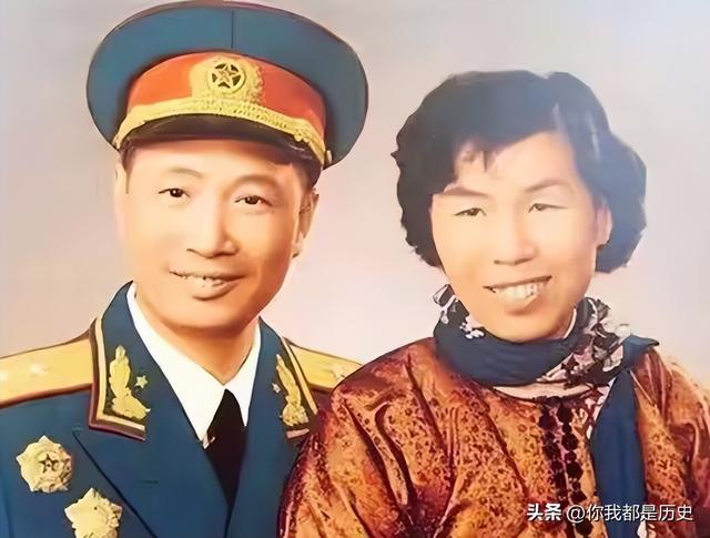 2010年，张震将军96岁大寿，和妻子合影，两人都是101岁去世！