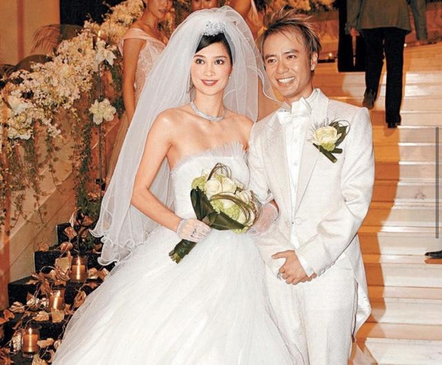 李克勤妻子卢淑仪冻龄身材获激赞，两夫妻每月需还60万房贷