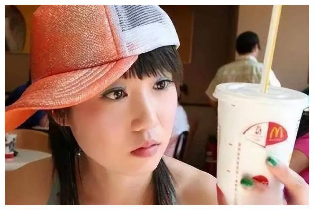 “最美裸模”张筱雨，22岁就拍了21套私密写真，40岁仍孤身