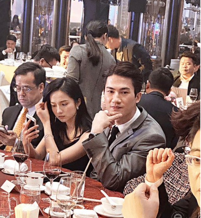 恭喜!TVB富二代小生首次认爱港姐小花,曾想过轻生对方拯救自己