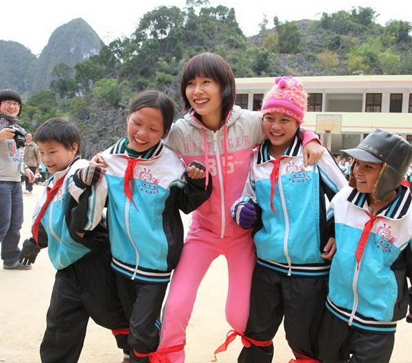 干爹陈道明干哥佟大为，在男人堆里游刃有余，“顶级绿茶”现行记