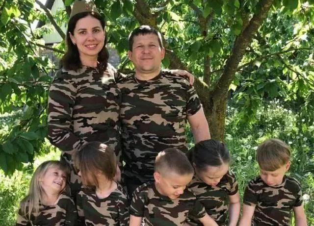 俄罗斯35岁漂亮后妈嫁给20岁继子，我又相信爱情了（多图）