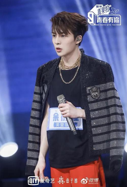 阿娇艳照门再现？被曝知三当三，刚离婚就主动撩小鲜肉，发私密照