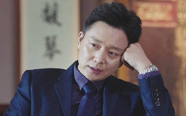 刘奕君：人生低谷期净身出户，二婚娶小娇妻终获幸福