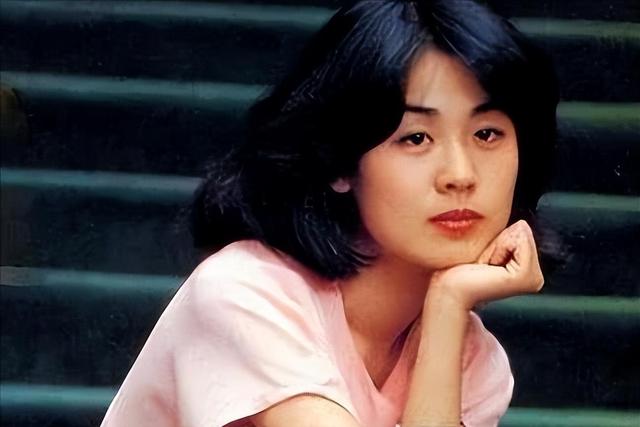 丛珊：与大9岁法国佬难幸福，2婚带娃嫁导演萧锋，12年成全家团宠