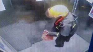 电梯里做(电梯里做不雅动作上海这个小区业主直呼：太恶心)