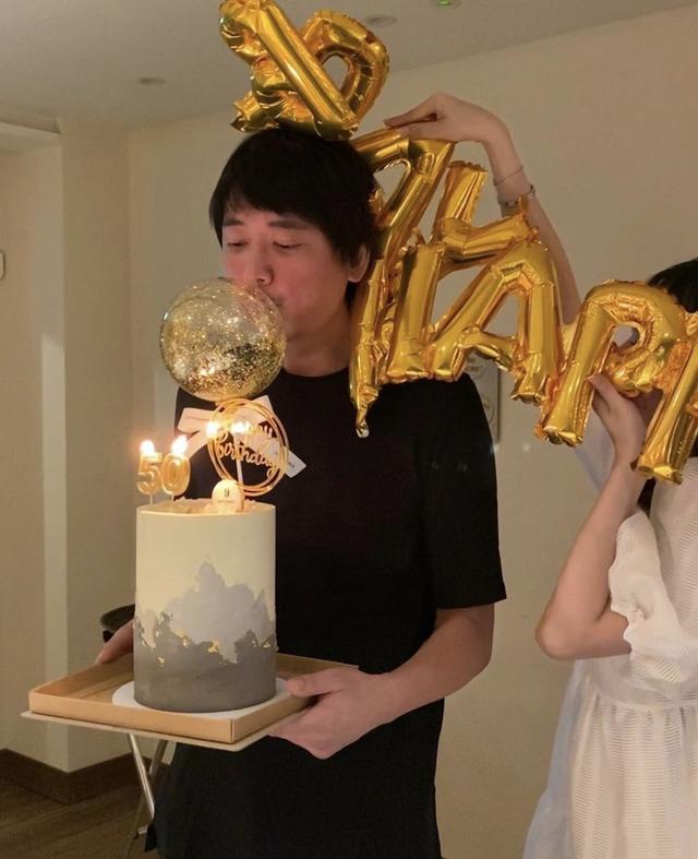 46岁林志颖和51岁信合影，好似帅气小鲜肉，吃了多少“防腐剂”？