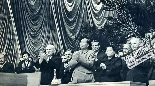 赫鲁晓夫 1954 年访华，送大礼许诺援助，后关系为什么会破裂？
