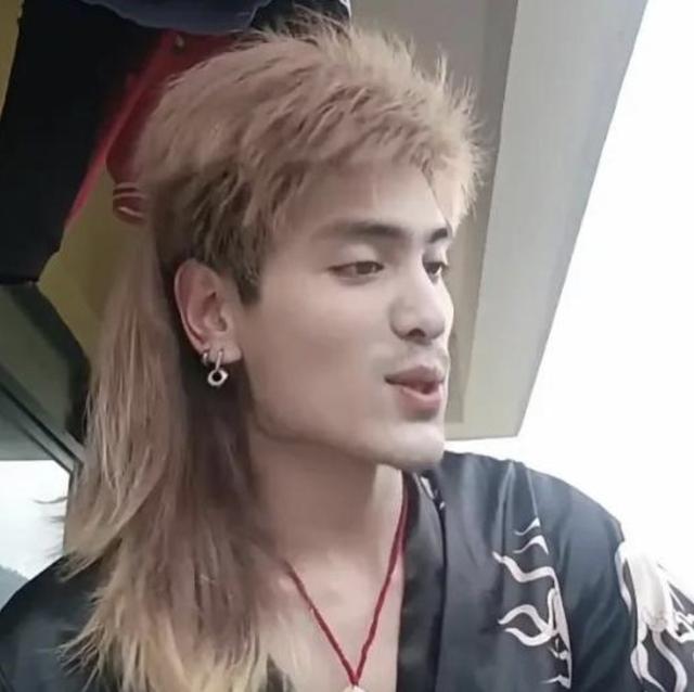 54岁伊能静声音超嗲，与林志玲有一拼，网友：代入自己妈妈简直受不了