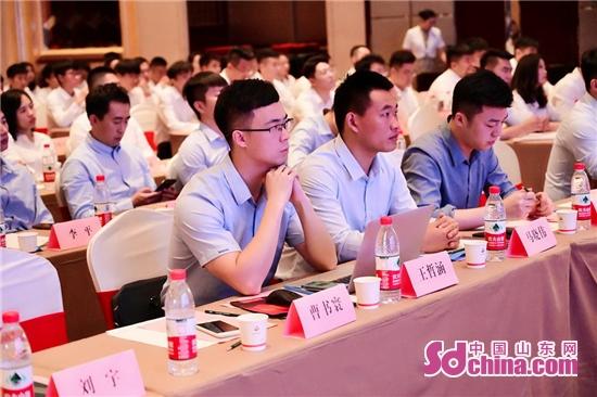 90后小伙白手起家，十年一剑，冲进中超联赛