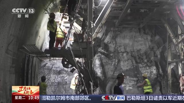 钢筋丛林里坚守一线 新春佳节多个大国工程加紧建设