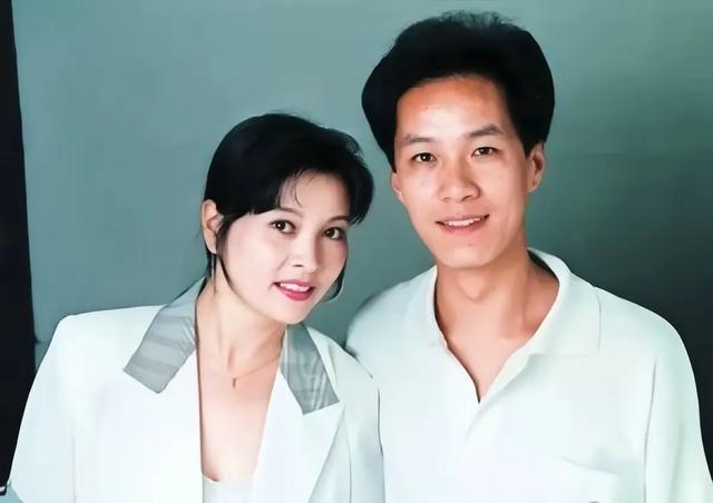 深藏不露：这几对夫妻竟然都是国家一级演员，有的是从校服到婚纱