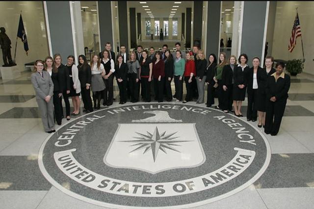 对FBI部门动手了!特朗普裁员玩真的,不怕砍到美国大动脉?