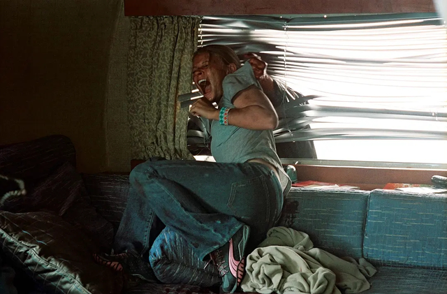 突破底线,遭人争议,这部日本电影凭啥成为猎奇重口片天花板?