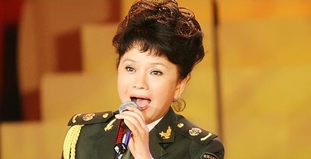 王静，抛弃一切和聂卫平结婚，离婚后独自抚养儿子，66岁孤身一人