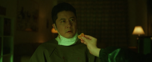 漂白：看到石毕穿着黑丝袜，才明白他才是四人组中隐藏最深的人