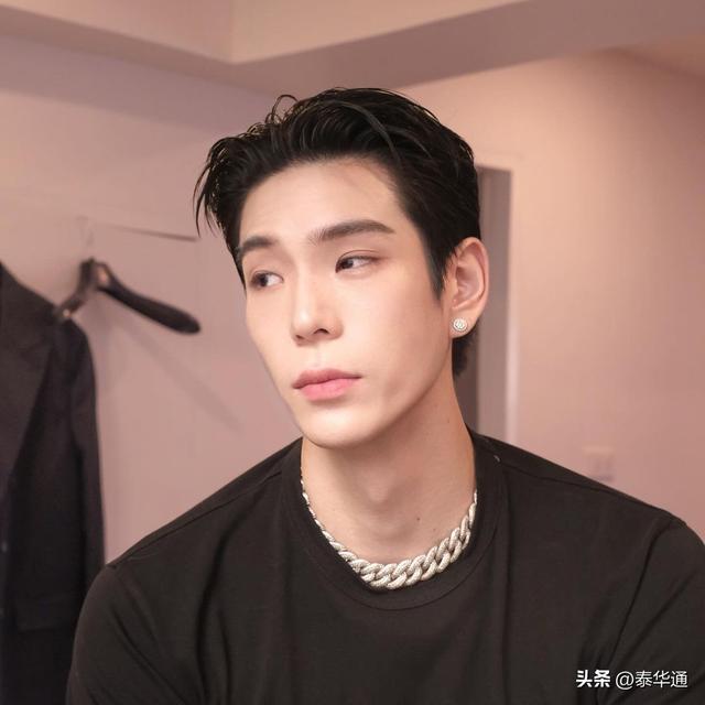 泰国明星情侣JJ-大能游中国广州！晒街头美照！