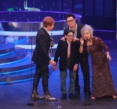 79岁再拿金像奖，生于广西身高不足一米五，他缘何成香港影坛大佬