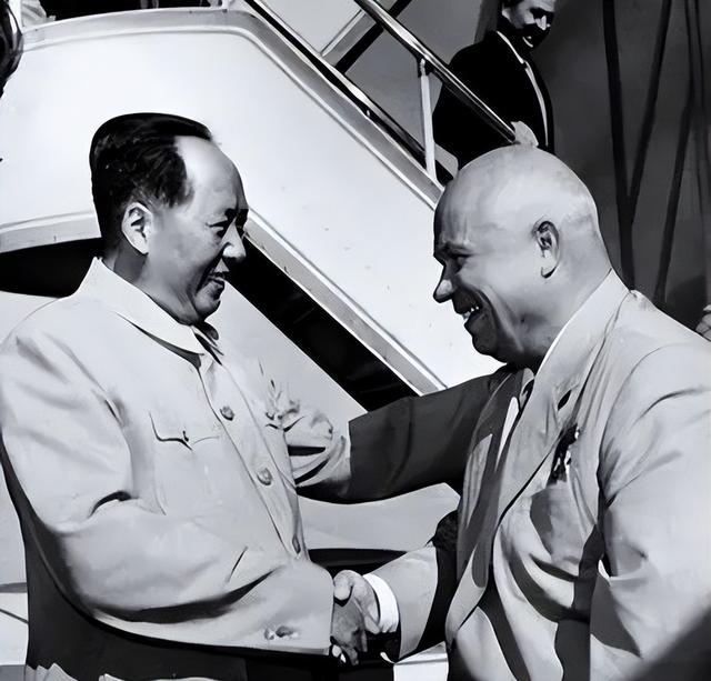赫鲁晓夫 1954 年访华，送大礼许诺援助，后关系为什么会破裂？