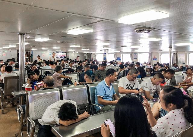 广东到海南岛最便捷的交通方式，四十块钱九十分钟穿越琼州海峡