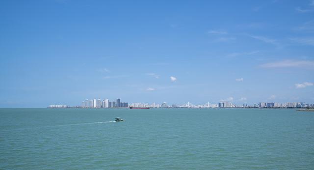 广东到海南岛最便捷的交通方式，四十块钱九十分钟穿越琼州海峡