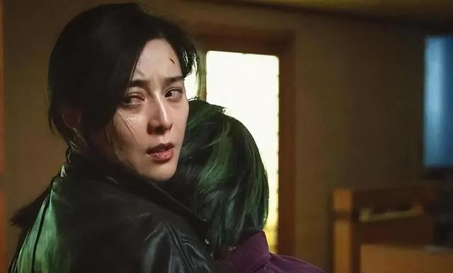 挑战同性题材、大尺度床戏曝光，范冰冰复出电影《绿夜》真情流露