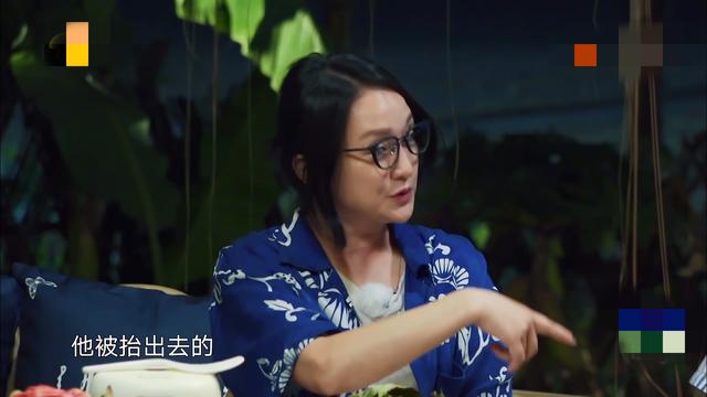周迅大方素颜出镜，肤质暗沉但紧致，自揭目击黄磊心脏病发被抬走