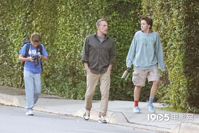 外卖侠回归!大本离婚后重拾笑容 上工陪娃两不误